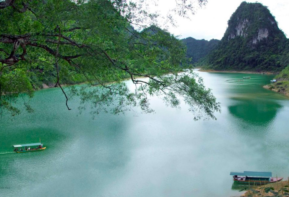 lac cao bang montagne percee