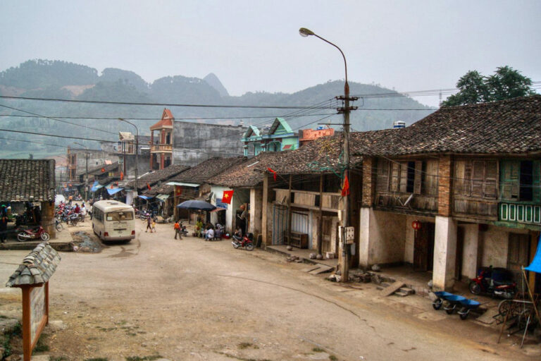 Rue de la vieille ville de Dong Van à Ha Giang